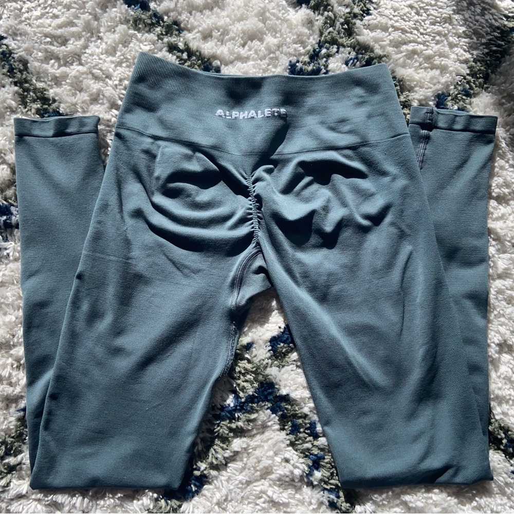 Alphalete Amplify Leggings, small(tight fit), smoke and pet free home.
